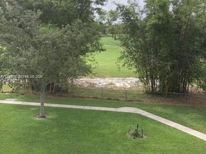 4000 N Hills Dr 32, Hollywood FL 33021