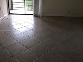 4000 N Hills Dr 32, Hollywood FL 33021