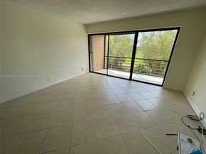 4000 N Hills Dr 32, Hollywood FL 33021