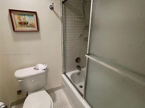 4000 N Hills Dr 32, Hollywood FL 33021