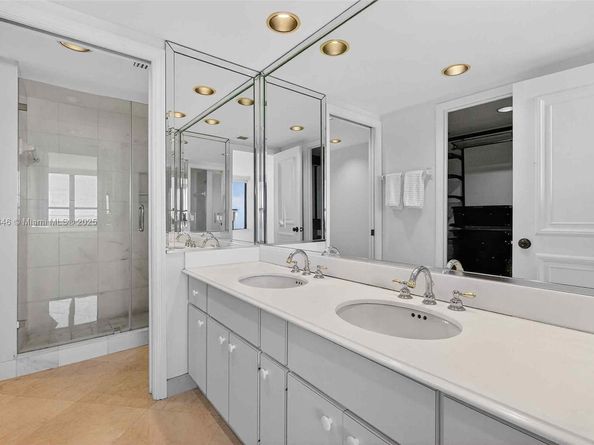 2 Grove Isle Dr B1505, Miami FL 33133