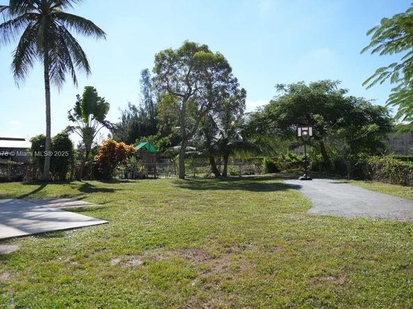 2411 SW 50th Ter, Fort Lauderdale FL 33317