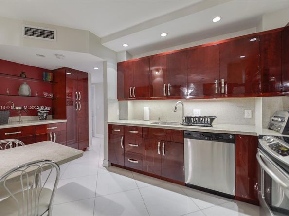 1950 S Ocean Dr 5G, Hallandale Beach FL 33009