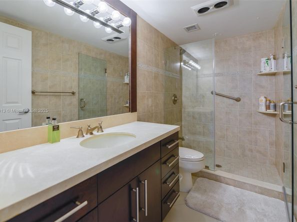 1950 S Ocean Dr 5G, Hallandale Beach FL 33009