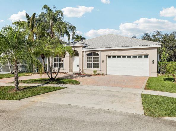 17811 SW 4th Ct, Pembroke Pines FL 33029