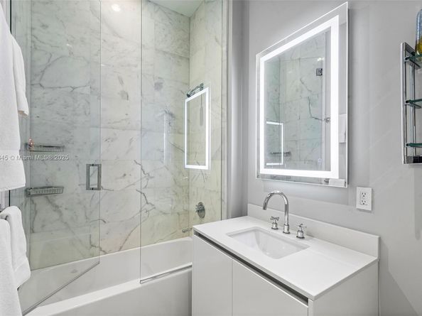 2821 S Bayshore Dr 19B, Miami FL 33133