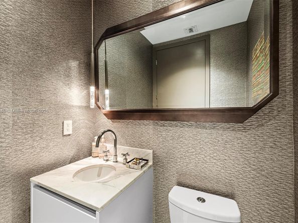 2821 S Bayshore Dr 19B, Miami FL 33133