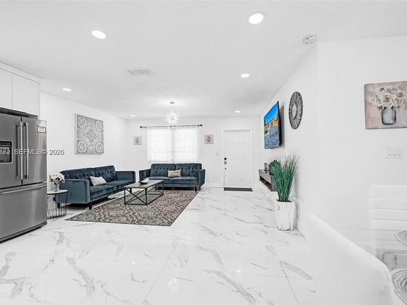 2338 Fillmore St, Hollywood FL 33020