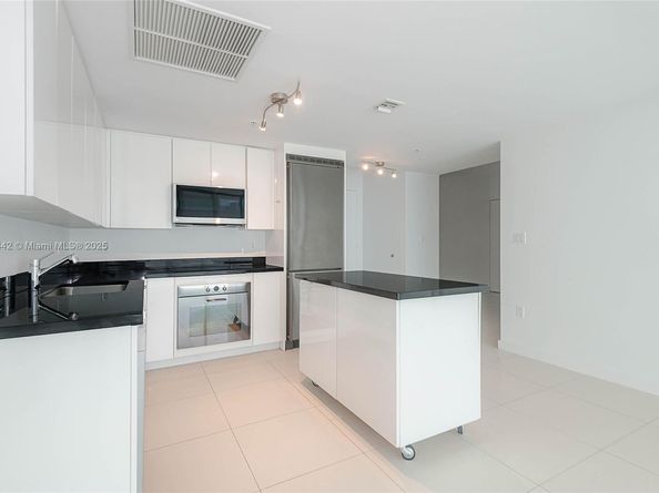 92 SW 3rd St 3503, Miami FL 33130
