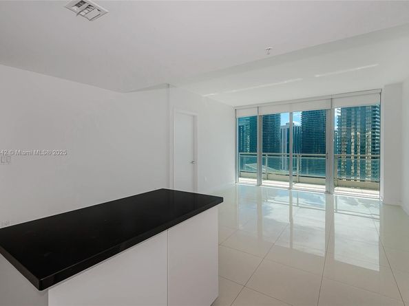92 SW 3rd St 3503, Miami FL 33130