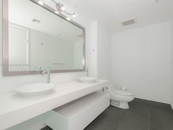 92 SW 3rd St 3503, Miami FL 33130