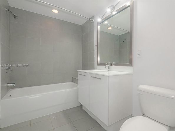 92 SW 3rd St 3503, Miami FL 33130