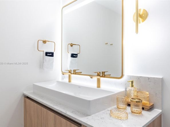 159 NE 6th St 3615, Miami FL 33132