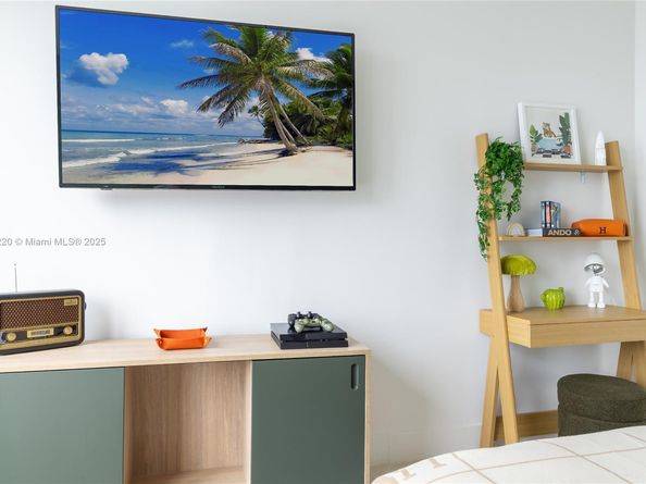 159 NE 6th St 3615, Miami FL 33132