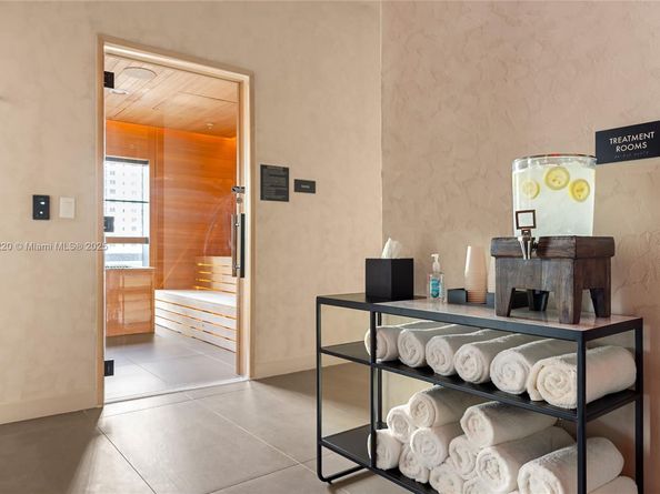 159 NE 6th St 3615, Miami FL 33132