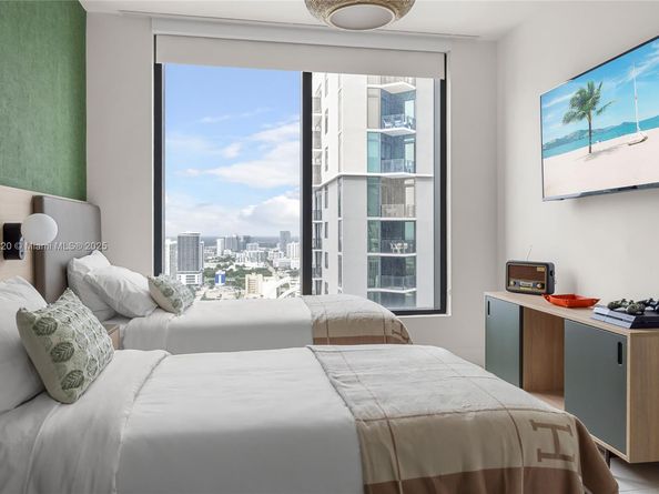 159 NE 6th St 3615, Miami FL 33132