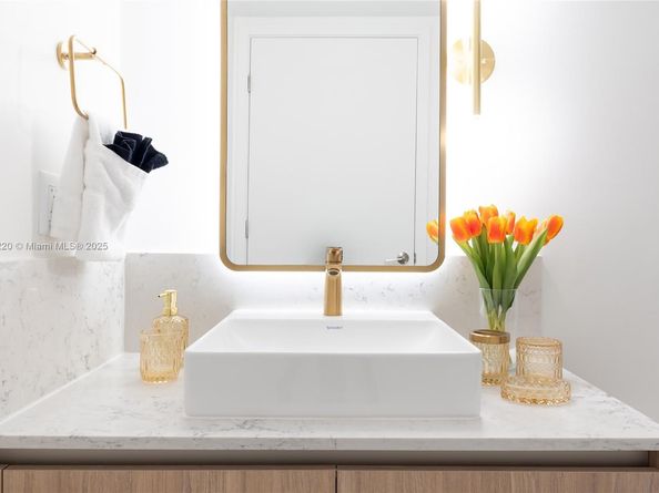 159 NE 6th St 3615, Miami FL 33132