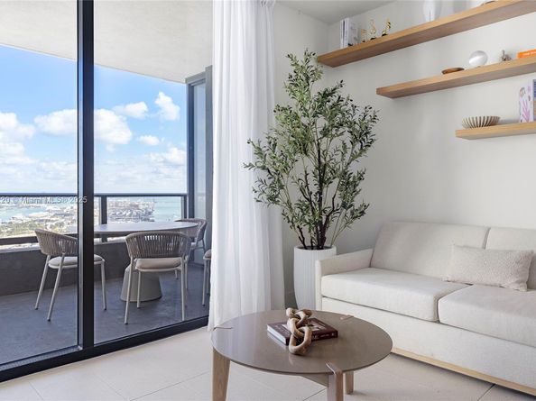 159 NE 6th St 3615, Miami FL 33132