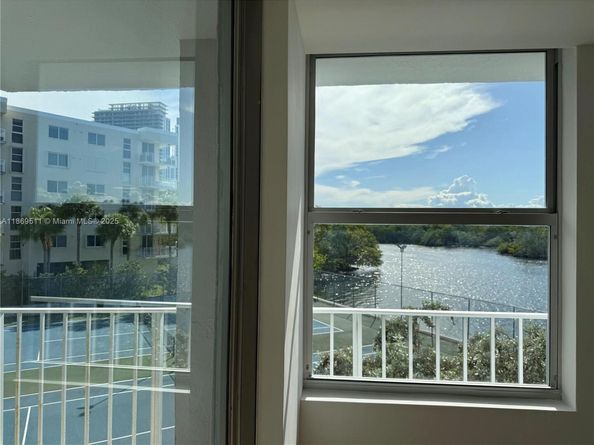 16546 NE 26th Ave 3G, North Miami Beach FL 33160