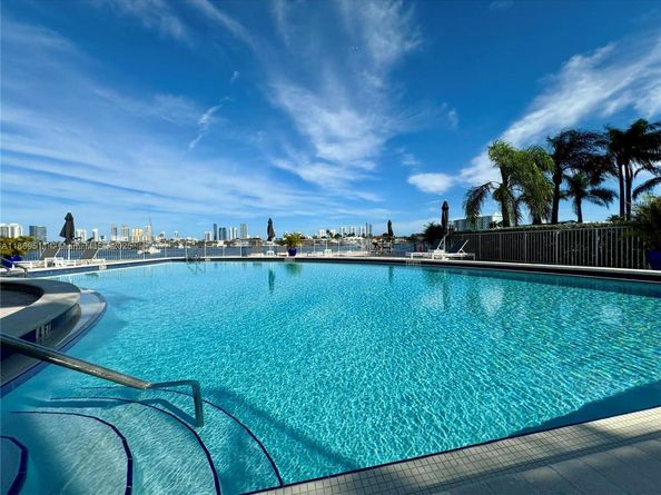16546 NE 26th Ave 3G, North Miami Beach FL 33160