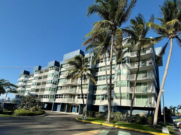 16546 NE 26th Ave 3G, North Miami Beach FL 33160