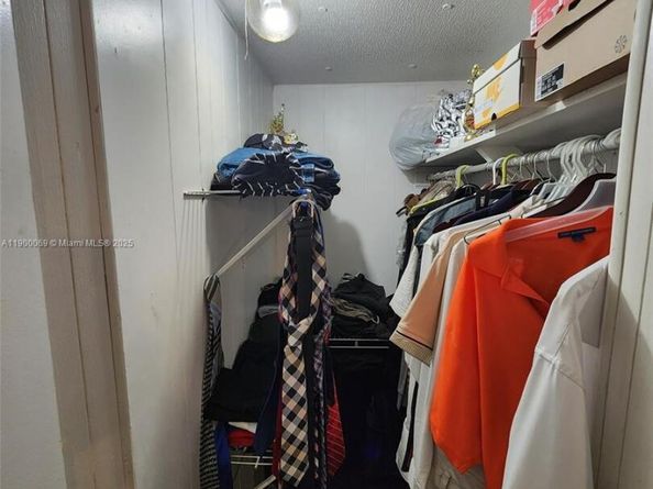21640 NW 3rd St, Pembroke Pines FL 33029