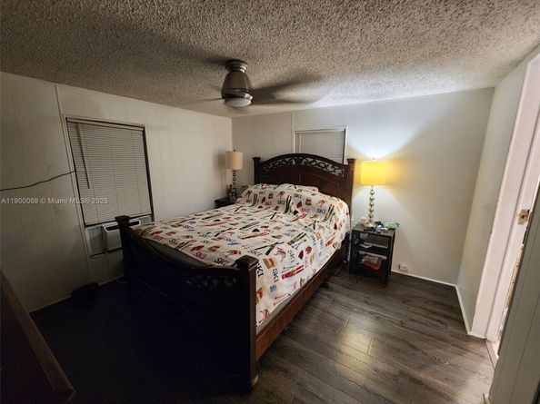 21640 NW 3rd St, Pembroke Pines FL 33029