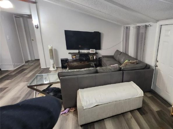 21640 NW 3rd St, Pembroke Pines FL 33029