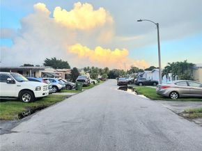 21640 NW 3rd St, Pembroke Pines FL 33029