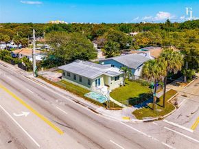 1195 NW 48th St, Miami FL 33127