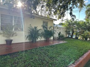 7040 Thomas St, Hollywood FL 33024