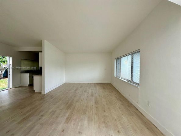 860 NW 171st St, Miami Gardens FL 33169