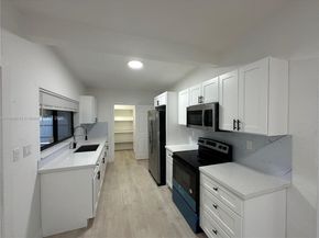 860 NW 171st St, Miami Gardens FL 33169