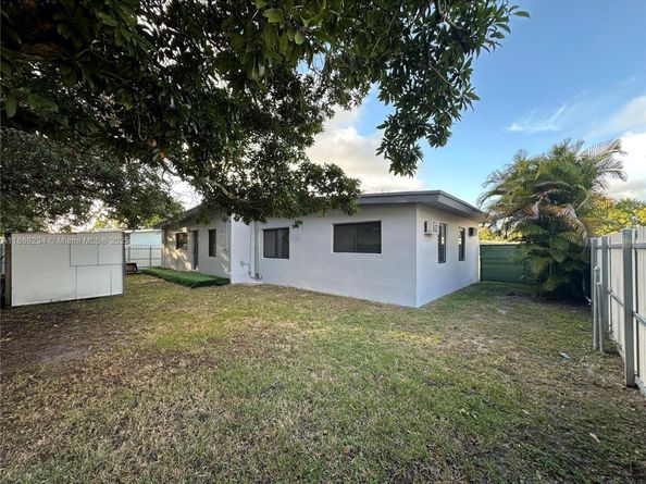 860 NW 171st St, Miami Gardens FL 33169