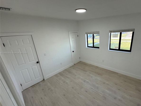 860 NW 171st St, Miami Gardens FL 33169