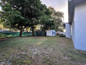 860 NW 171st St, Miami Gardens FL 33169