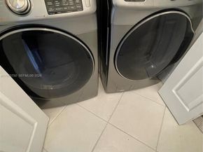 703 NE 195th St 703, Miami FL 33179