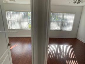 703 NE 195th St 703, Miami FL 33179