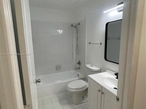 703 NE 195th St 703, Miami FL 33179