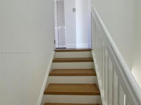 703 NE 195th St 703, Miami FL 33179