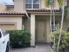 703 NE 195th St 703, Miami FL 33179