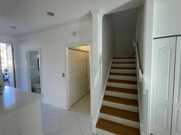 703 NE 195th St 703, Miami FL 33179