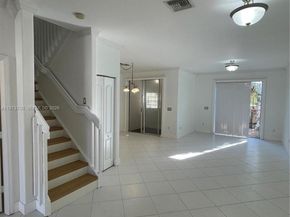 703 NE 195th St 703, Miami FL 33179