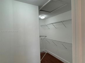 703 NE 195th St 703, Miami FL 33179