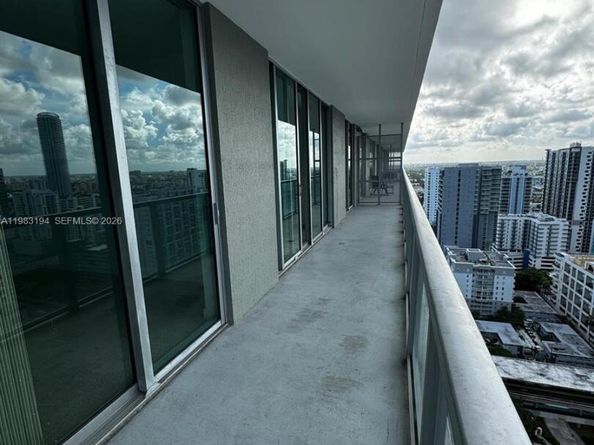 1111 SW 1st Ave 3122N, Miami FL 33130