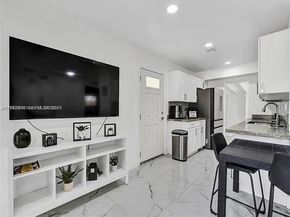 2730 NE 16th Ave, Pompano Beach FL 33064