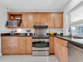 6924 NW 8th Ct, Margate FL 33063