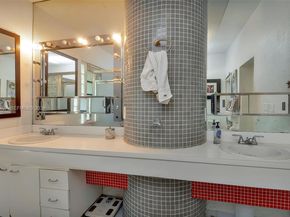 5845 SW 88th St, South Miami FL 33156