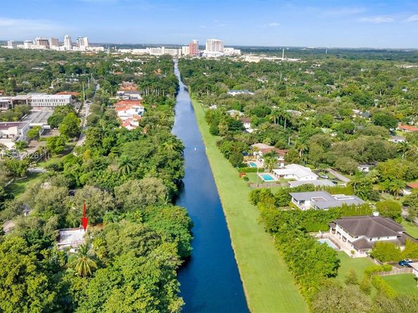 5845 SW 88th St, South Miami FL 33156