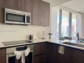 68 SE 6th St 3611, Miami FL 33131